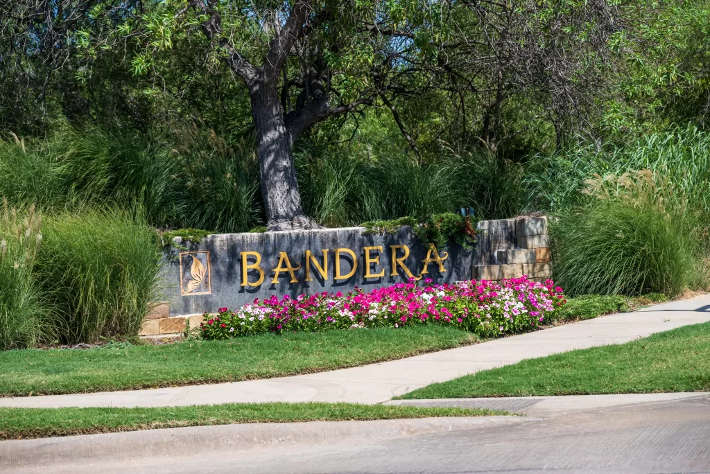 Bandera Entrance in Lantana