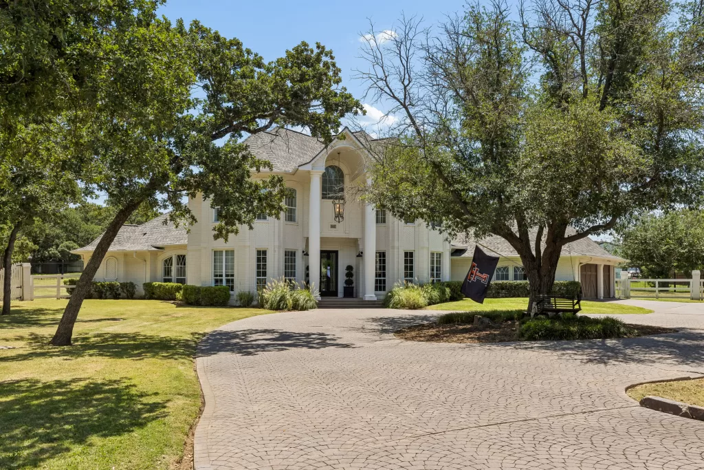110 Falcon Court, Argyle Luxury Home For Sale